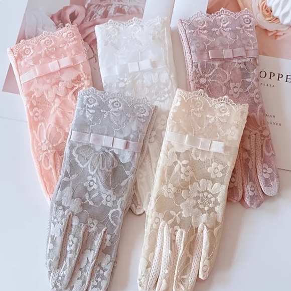 🐎NEW! Retro 1940's Style Pink Lace Gloves OS - Picture 3 of 3